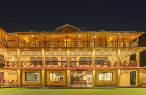 Lansdowne Hotel | Summit Jungle Resort