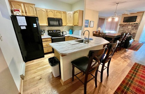 Hidden Valley Apartment | 🍁 Summit Serenity | Laurel Highlands Retreat w/Hiking, Waterfalls & Fall Views