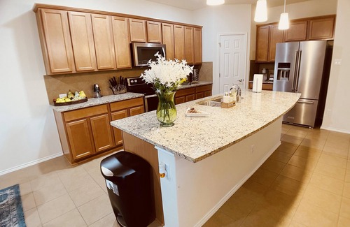 McNeil House | Sun Bright 4 BR 3B, 7 Beds Sleeps 13 -North Austin