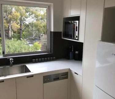 Newtown Apartment | Sun-Drenched 1 Bed Studio Apartment In Newtown