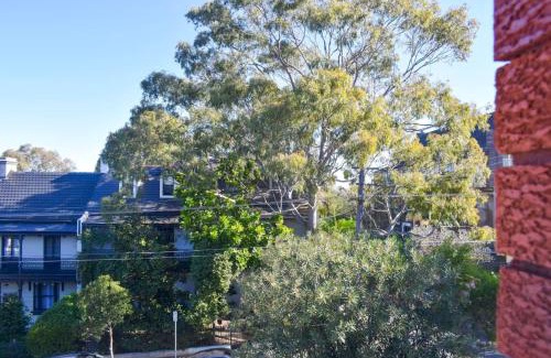 Newtown Apartment | Sun-Drenched 1 Bed Studio Apartment In Newtown