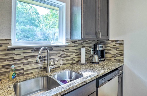 Govalle Apartment | Sun-Lit Studio ~ 2 Mi to Downtown Austin!