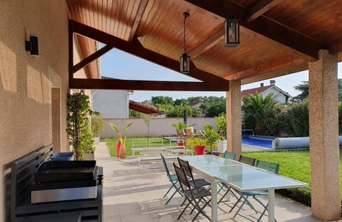 Saint-Simon House | Sun Pool & Rugby in comfy house!