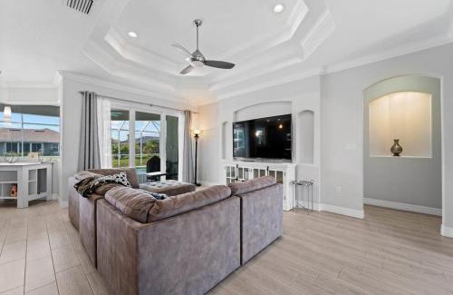 Long Meadow House | Sun-Soaked & Tranquil Getaway Relaxing Pool Area