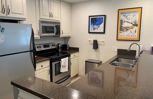 Warm Springs Condo | Sun Valley Greyhawk Condo - Base of Warm Springs Lodge/Chairlift Ketchum