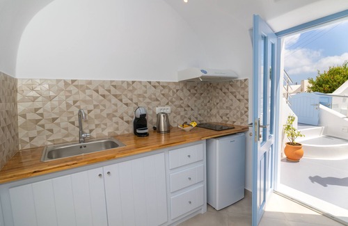 Finikia Apartment | Sunborn Oia Suites