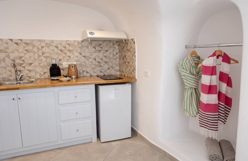 Finikia Apartment | Sunborn Oia Suites