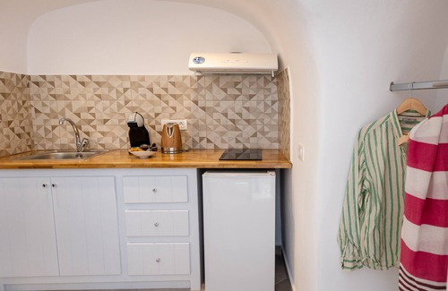 Finikia Apartment | Sunborn Oia Suites