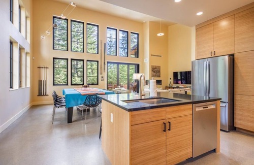 Roslyn House | Suncadia Single Story 4 Bdrm Home with Hot Tub