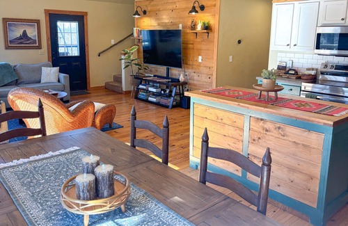 Mountainburg Cabin | Sundance Cabin - Private Ozark Mountain Retreat - hot tub & valley views!
