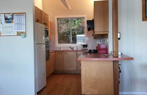 Little Wobby Cabin | "SUNDECK LODGE" Waterfront. Sleeps 11. Awesome. HAWKESBURY/COWAN/PITTWATER
