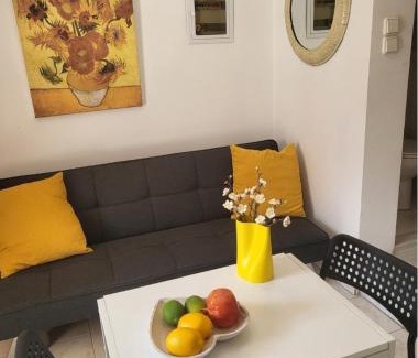 Loutraki House | Sunflower maisonette with attic