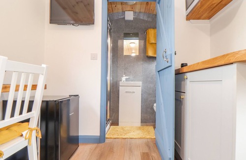 Illogan Cottage | SUNFLOWER, romantic, character holiday cottage in Illogan