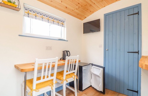 Illogan Cottage | SUNFLOWER, romantic, character holiday cottage in Illogan