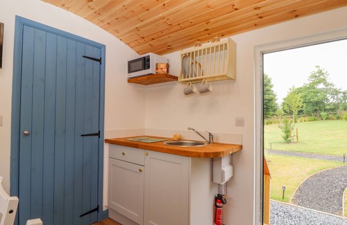 Illogan Cottage | SUNFLOWER, romantic, character holiday cottage in Illogan