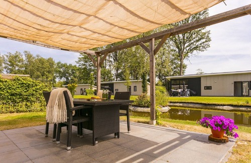 Lochem Ski Chalet | Sunlit Chalet by the Pond