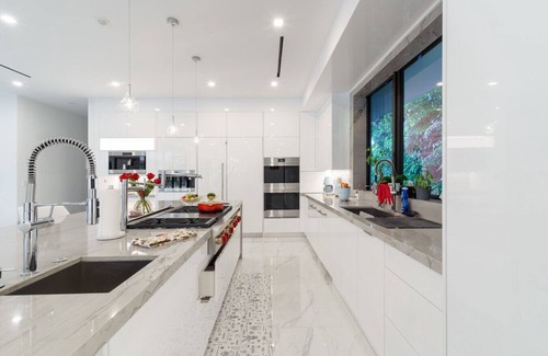 Seybold Villa | Sunlit Stylish Sanctuary - Ultimate Miami Luxury