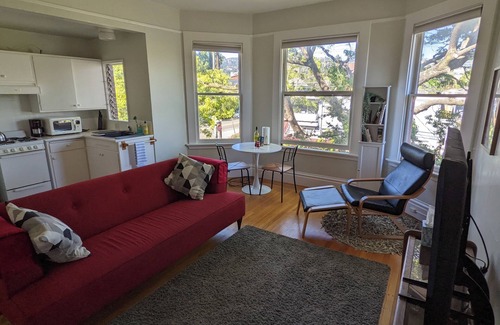Upper Telegraph Apartment | Sunny 1BR in Gorgeous Berkeley Victorian