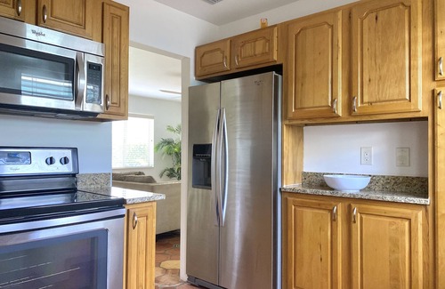 East Ocean Ave Apartment | Sunny 2 Bed Apt Steps From Water and 5min to Beach