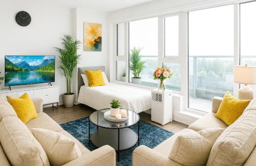 Downtown Eastside Apartment | Sunny 2 Bedroom Unit in Walkable East Vancouver