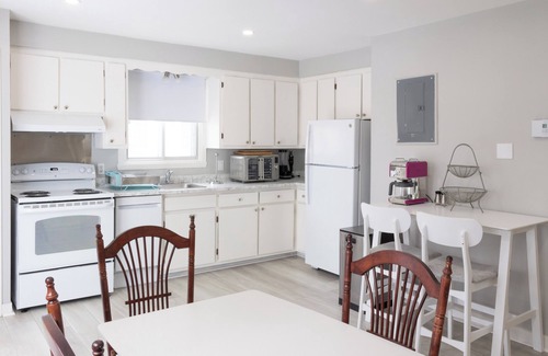 LaSalle Apartment | Sunny 3BR Oasis, Parkview, Rafting: 8 min. walk