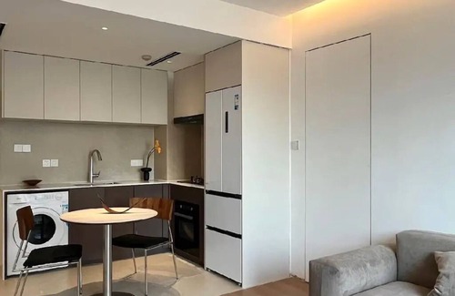 Xuhui Apartment | Sunny Abode鼎园C Newly renovated near Xintiandi