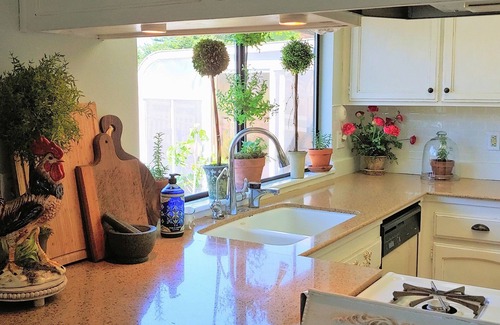 Nipomo House | Sunny and spacious near golf course fenced yard great for your dog or kids