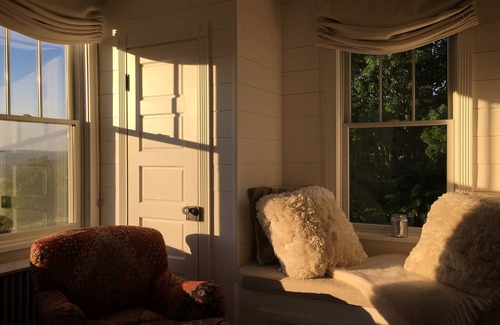 Narrowsburg House | SUNNY and WARM - Spacious and Luxe Farmhouse