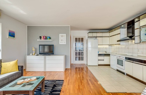 Stobrec Apartment | Sunny apartment only 10 m from the sea!