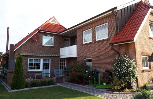 Neermoor Apartment | Sunny apartment with balcony and pond view