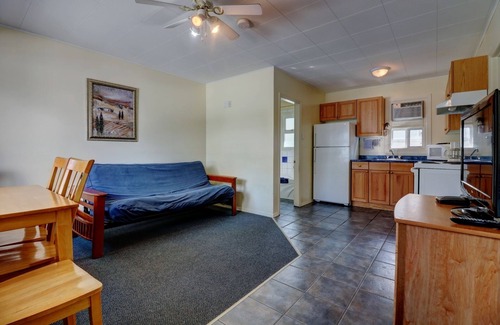 Okanagan-Similkameen Hotel | Sunny Beach Motel