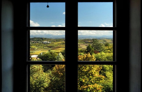 Mombaruzzo House | Sunny courtyard with panoramic views of the historic village center. For sole use