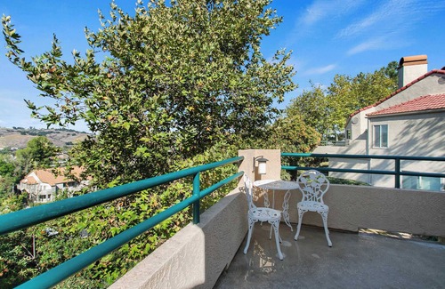 Valle Lindo House | Sunny Cul-de-Sac Retreat! Spacious 1st Floor Master, Flexible Lease #41910