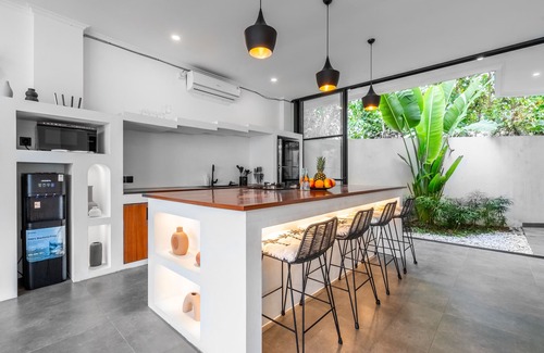 Babakan Villa | Sunny Home Villa