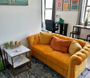 Uptown Apartment | Sunny Modern Loft Montrose Beach Rooftop WFH Gym