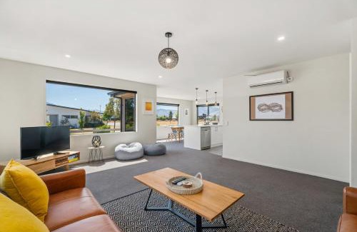 Albert Town House | Sunny Riverside Park
