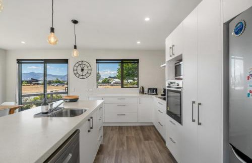 Albert Town House | Sunny Riverside Park