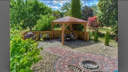 Chase Bed & Breakfast | Sunny Shuswap B&B