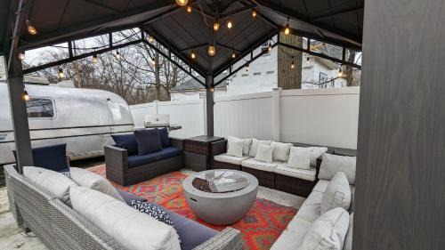 Fairfield Apartment | Sunny & Spacious 2BD 1BA WFH Apt-Huge Yard & Patio