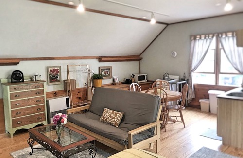 Belfast Apartment | Sunny studio apartment close to downtown