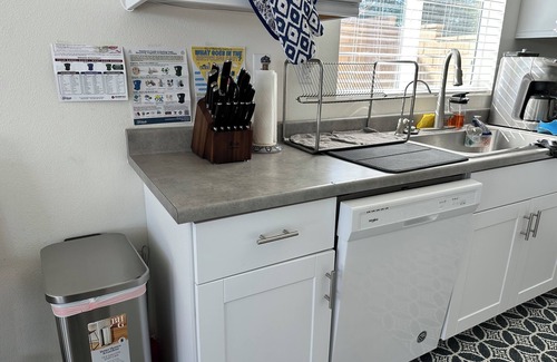 Victorville House | Sunny & Sweet Getaway