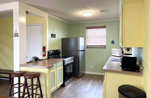 Surfside Beach House | Sunny Vista -2 Bd - Seconds From the Beach!