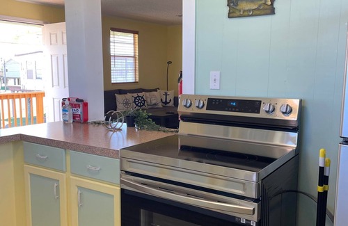 Surfside Beach House | Sunny Vista -2 Bd - Seconds From the Beach!