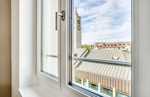 Hottingen Apartment | Sunny Weinegg 2.5 Room w/Storage, 10 mins to Seefeld, by Blueground