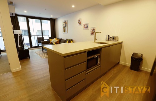 Phillip Apartment | Sunny Yellow, 1Bd Apt - Woden