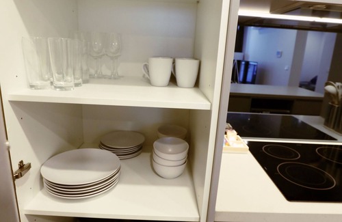 Phillip Apartment | Sunny Yellow, 1Bd Apt - Woden