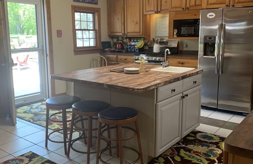 Gypsum House | SunnySide Tower-11 Bedrooms-17Beds-7.5 Baths-2 Kitchens-Sports Park-Lake 1 Mile