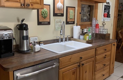 Gypsum House | SunnySide Tower-11 Bedrooms-17Beds-7.5 Baths-2 Kitchens-Sports Park-Lake 1 Mile