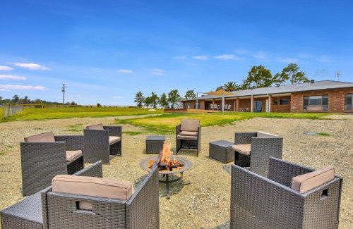 Anambah House | Sunrise and Sunset Hot Tub Views 600m walk to Doltone Anambah House Wedding Venue at Pelican Plains