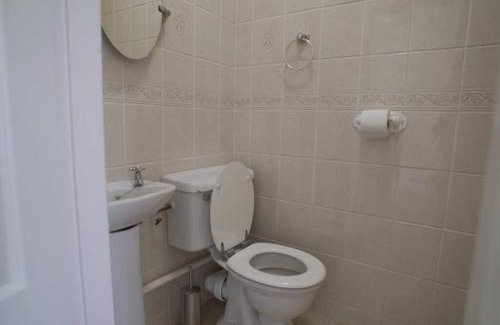 Lough Gowna Villa | Sunrise Cottage on shores off Lough Gowna